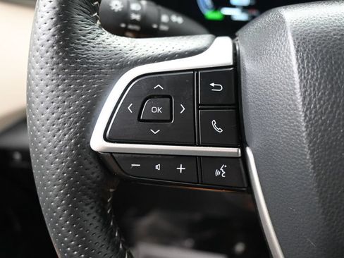 Used 2025 Toyota Sienna Platinum AWD/4WD image 14