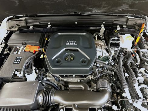Used 2023 Jeep Wrangler Unlimited Sahara AWD/4WD image 33