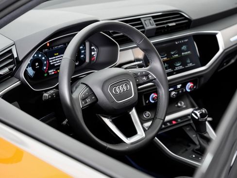 Used 2023 Audi Q3 2.0T Premium Plus w/ Premium Plus Package image 9