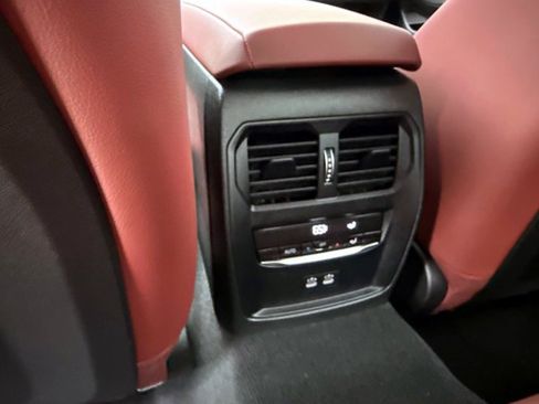 Used 2025 BMW 330i Sedan w/ M Sport Package RWD image 14