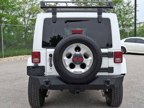 Used 2015 Jeep Wrangler Unlimited Sahara w/ Dual Top Group AWD/4WD image 7