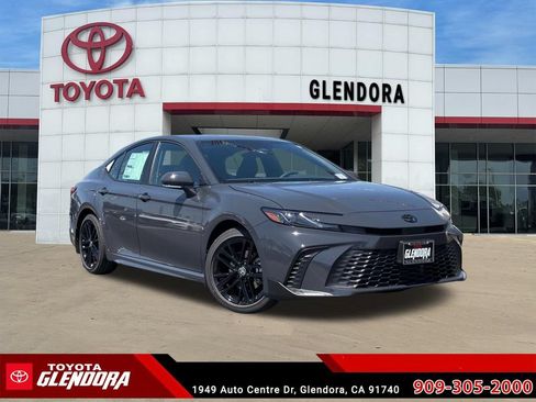 New 2026 Toyota Camry SE FWD image 1