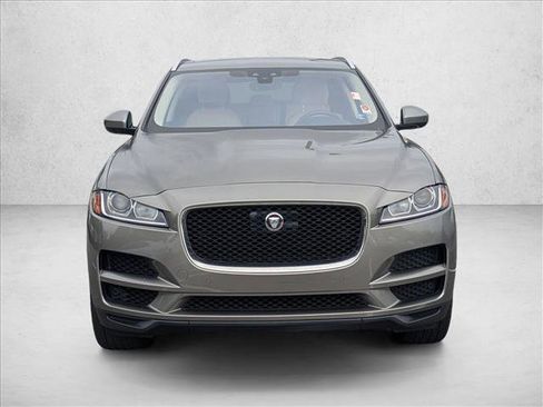 Used 2019 Jaguar F-PACE Premium image 2