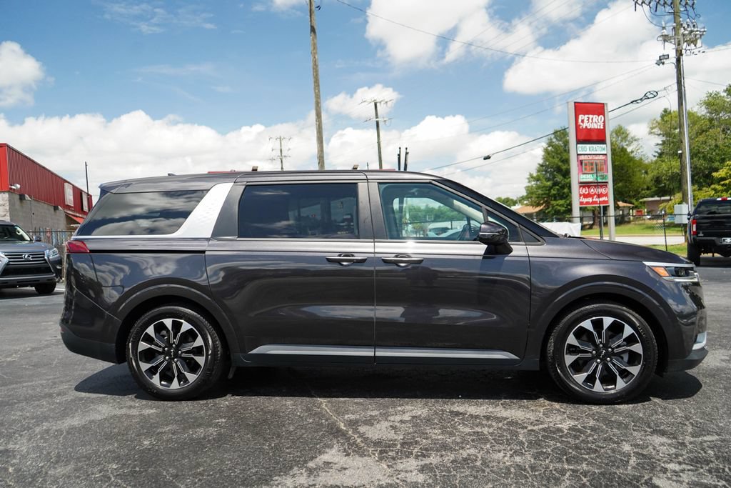 Used 2024 Kia Carnival EX FWD image 2