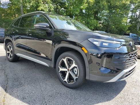 New 2025 Volkswagen Tiguan SE image 3