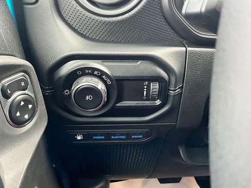 Used 2024 Jeep Wrangler Unlimited Rubicon 4xe image 15