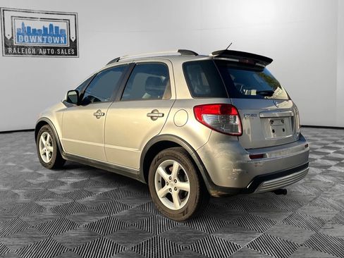 Used 2008 Suzuki SX4 AWD Hatchback w/ Touring Pkg image 5