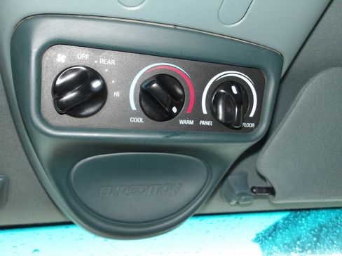 Used 1998 Ford Expedition XLT AWD/4WD image 21