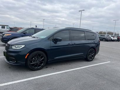 Used 2022 Chrysler Pacifica Limited w/ S Appearance Package