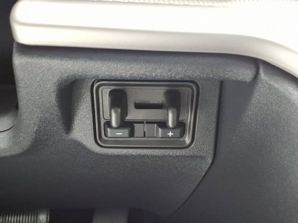 Used 2025 Ford Expedition Active RWD image 35