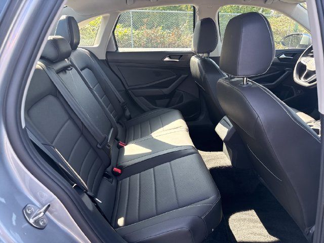 Used 2024 Volkswagen Jetta SE FWD image 10