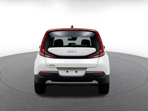 Used 2025 Kia Soul LX w/ LX Technology Package FWD image 8
