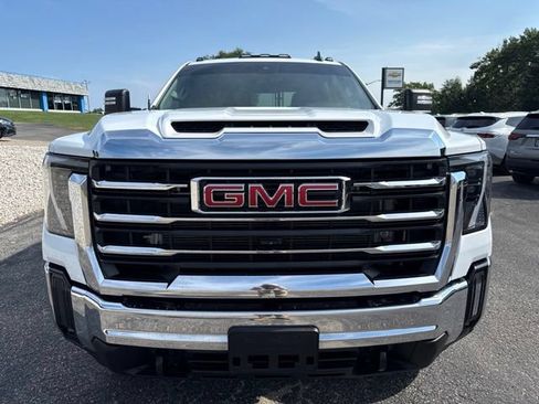 Used 2024 GMC Sierra 2500 SLE w/ SLE Value Package AWD/4WD image 2