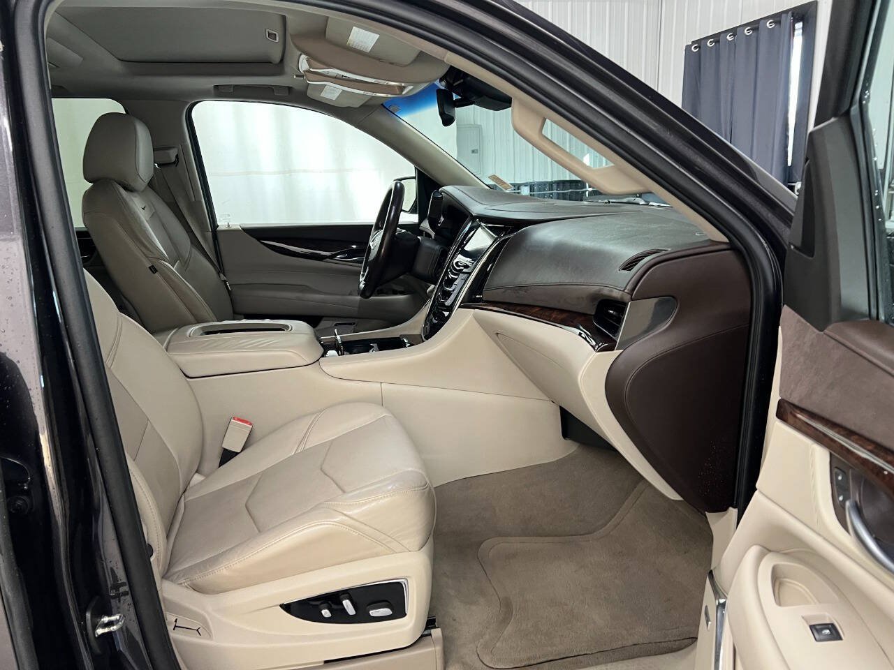 Used 2015 Cadillac Escalade ESV Premium AWD/4WD image 11