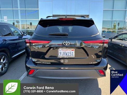 Used 2022 Toyota Highlander LE AWD/4WD image 4