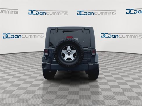 Used 2016 Jeep Wrangler Unlimited Sahara w/ Connectivity Group image 8