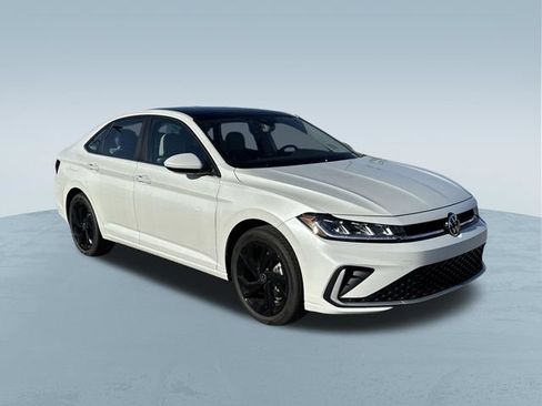 Used 2026 Volkswagen Jetta SE FWD image 9