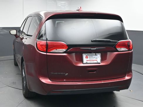 Used 2018 Chrysler Pacifica Touring Plus w/ S Appearance Package image 7
