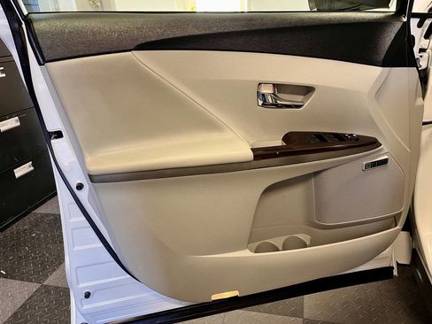 Used 2010 Toyota Venza FWD V6 4dr Crossover image 15