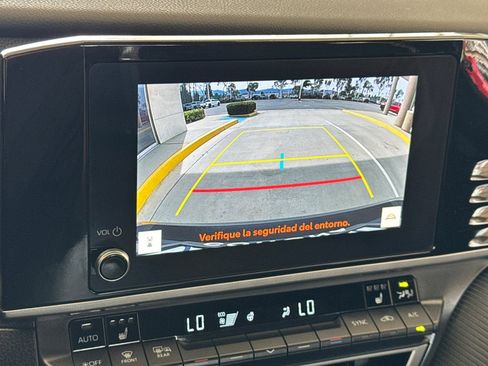 Used 2025 Toyota Camry SE w/ Convenience Package image 18