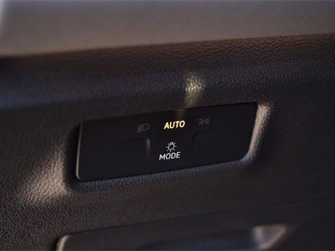 New 2026 Volkswagen Tiguan SE image 11