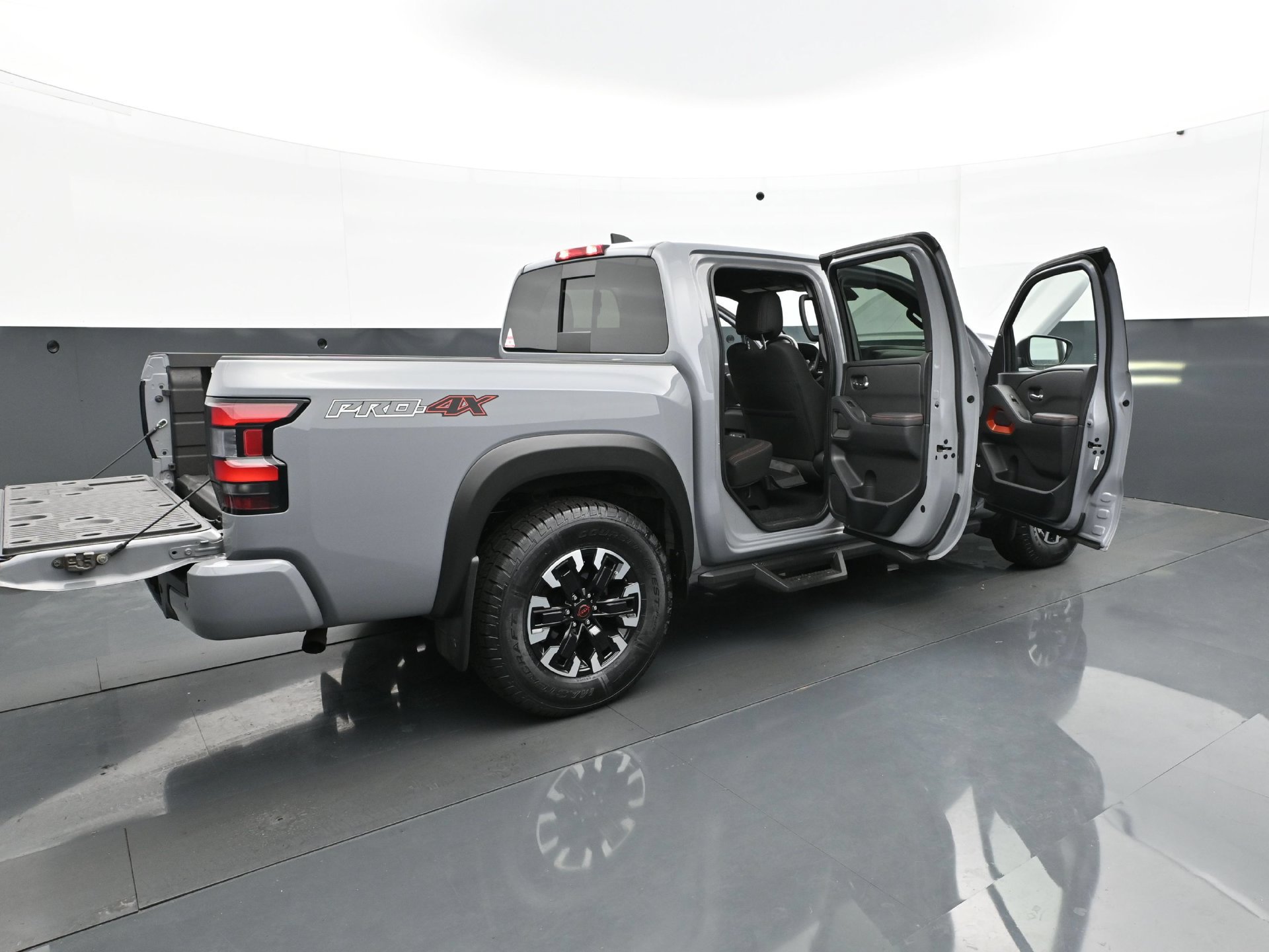 Used 2023 Nissan Frontier PRO-4X w/ Pro Convenience Package AWD/4WD image 40