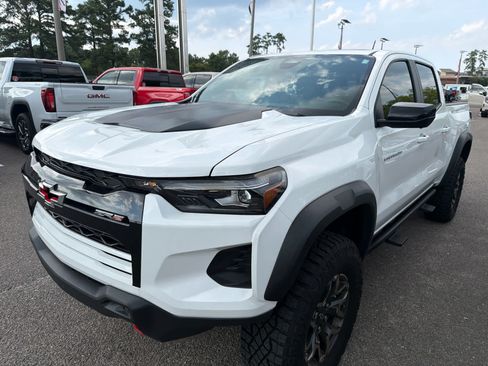 Used 2026 Chevrolet Colorado ZR2 w/ Technology Package AWD/4WD image 2