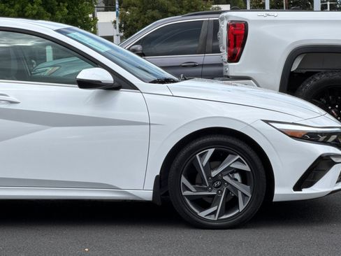 Used 2025 Hyundai Elantra Limited FWD image 35