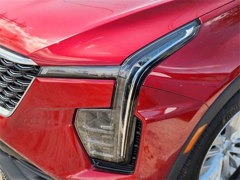 Used 2024 Cadillac XT4 Luxury w/ Cold Weather Package image 6