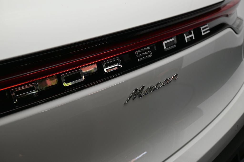 Certified 2026 Porsche Macan AWD/4WD image 27