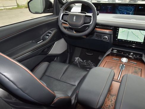 New 2026 Lincoln Navigator Black Label AWD/4WD image 16