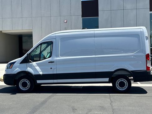New 2026 Ford Transit 250 148 Medium Roof w/ Load Area Protection Package RWD image 6