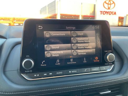 Used 2025 Nissan Rogue SV image 18