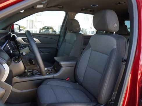 Used 2023 Chevrolet Traverse LT FWD image 27