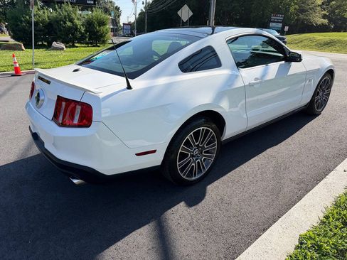 Used 2010 Ford Mustang GT RWD image 5
