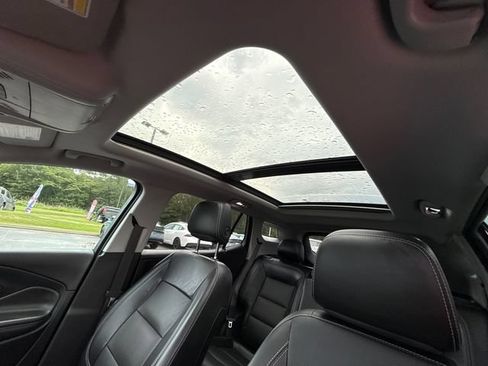 Used 2023 GMC Terrain SLT w/ Infotainment Package II FWD image 32