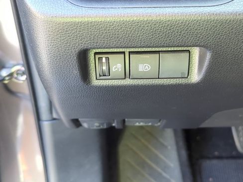 Used 2019 Toyota RAV4 XLE w/ Carpet Mat Package AWD/4WD image 11