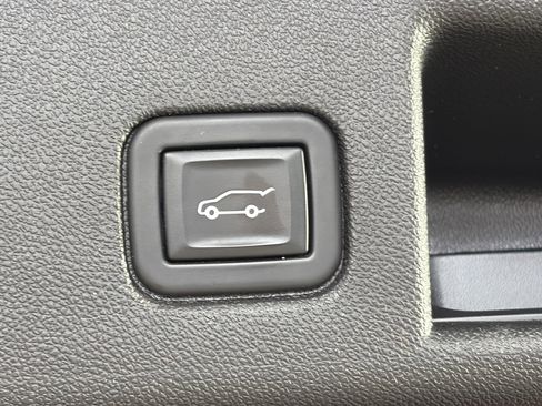 Used 2023 Chevrolet Equinox LT image 15