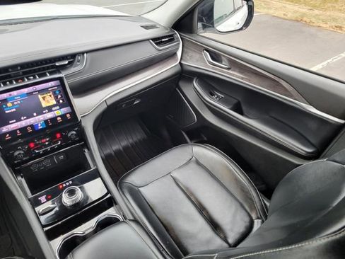 Used 2023 Jeep Grand Cherokee L Limited w/ Black Appearance Package image 27