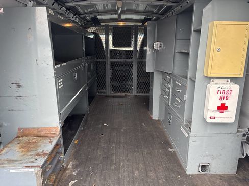 Used 2011 Chevrolet Express 3500 image 5