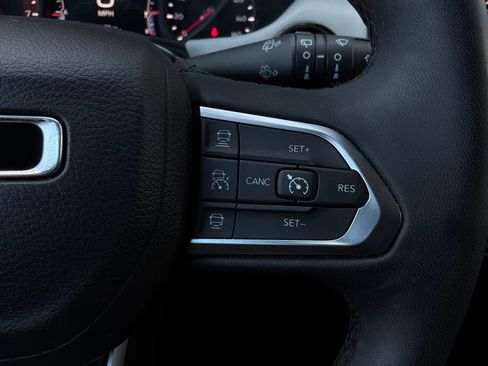 Used 2025 Jeep Compass Limited AWD/4WD image 37