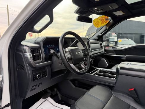 Used 2025 Ford F350 Platinum w/ FX4 Off-Road Package AWD/4WD image 18