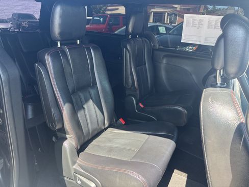 Used 2019 Dodge Grand Caravan GT FWD image 18