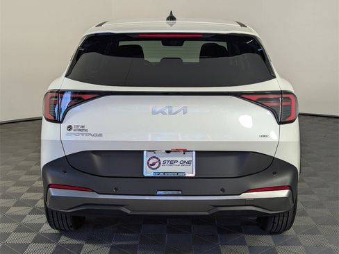 New 2026 Kia Sportage LX image 7