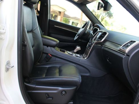 Used 2017 Jeep Grand Cherokee Limited image 17