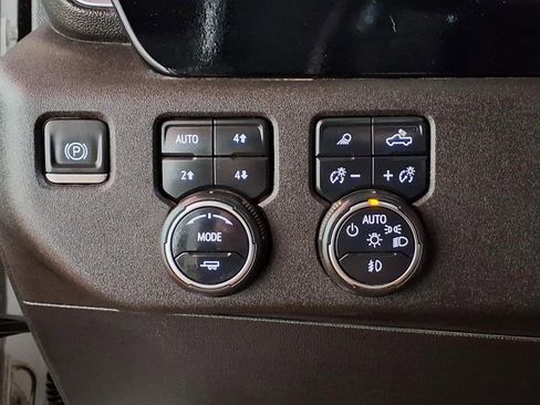 Used 2024 Chevrolet Silverado 1500 LTZ AWD/4WD image 17