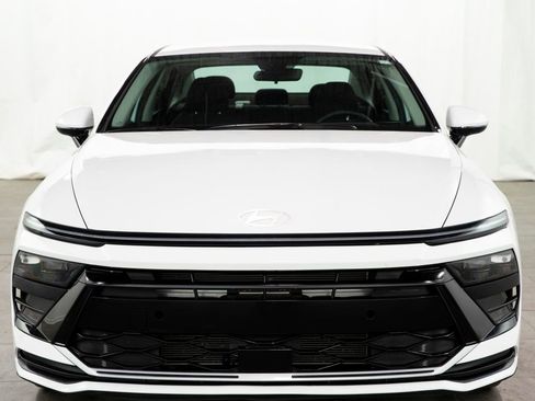 Used 2025 Hyundai Sonata SEL FWD image 2