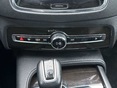 Used 2018 Volvo XC90 T6 Momentum image 32