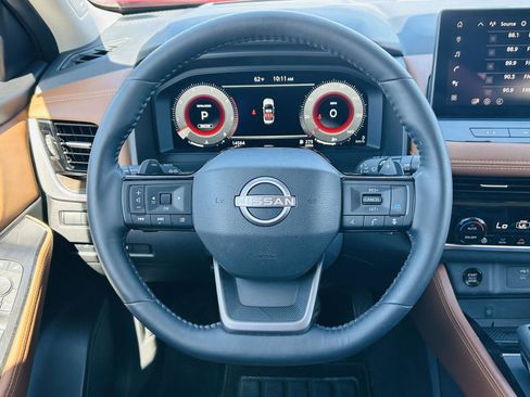 Used 2025 Nissan Rogue Platinum w/ Platinum Premium Package AWD/4WD image 18