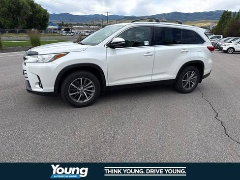 Used 2019 Toyota Highlander XLE AWD/4WD image 2